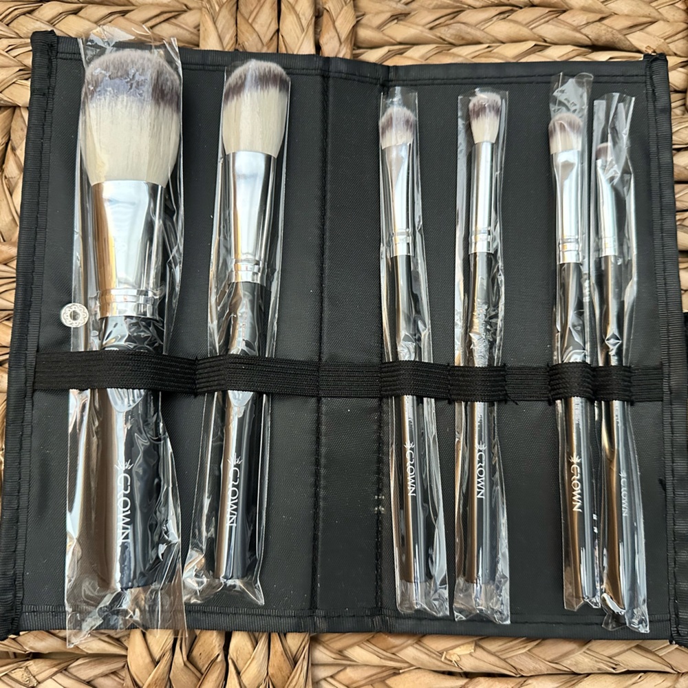 **NEW** Crown Professional Silver and Black Brush Set - Never Used